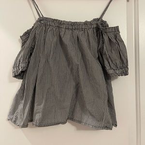 OFF THE SHOULDER TOP